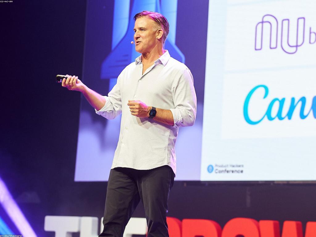 យុទ្ធសាស្ត្រនិងគំរូ: ការបង្កើតសំឡេងថ្មីក្នុងការលក់