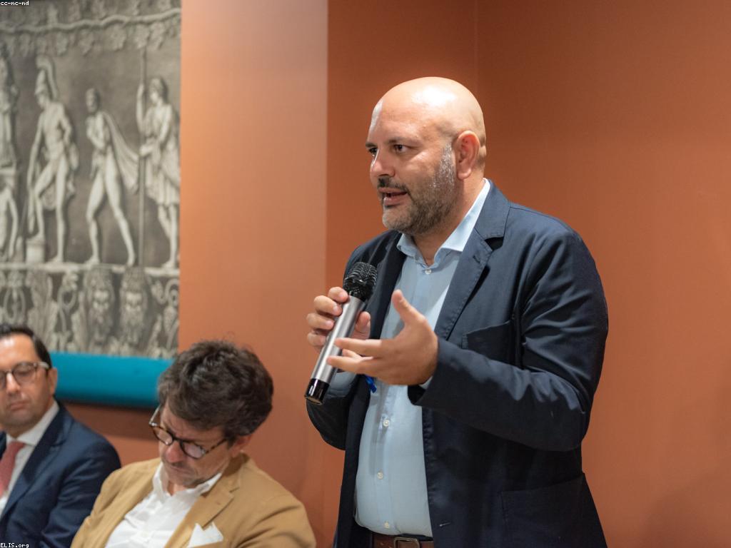 យុទ្ធសាស្ត្រសម្រាប់ការបង្កើតនូវនិមិត្តសញ្ញាថ្មី